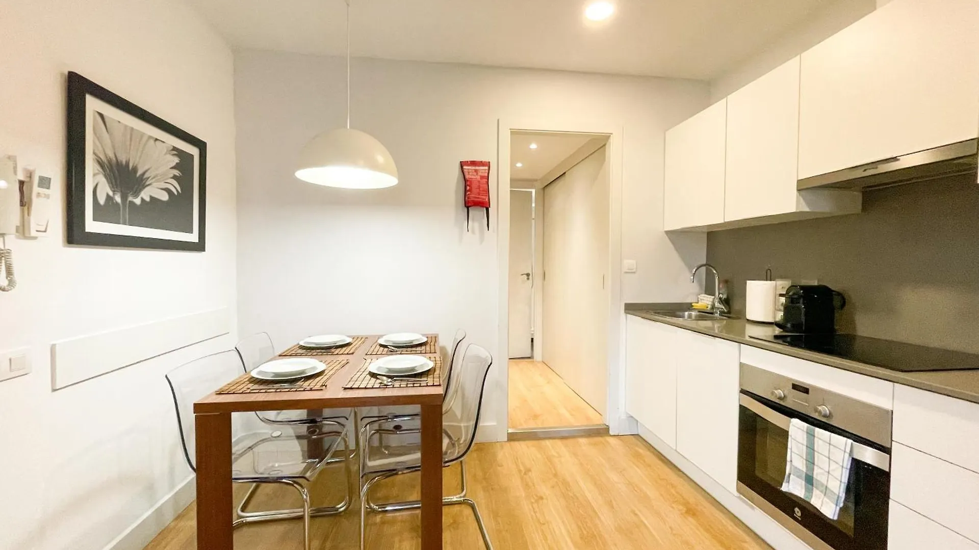 Boutique Pare Lainez- 2 Bedroom Sagrada Famlia With Balcony Barcelona Spain