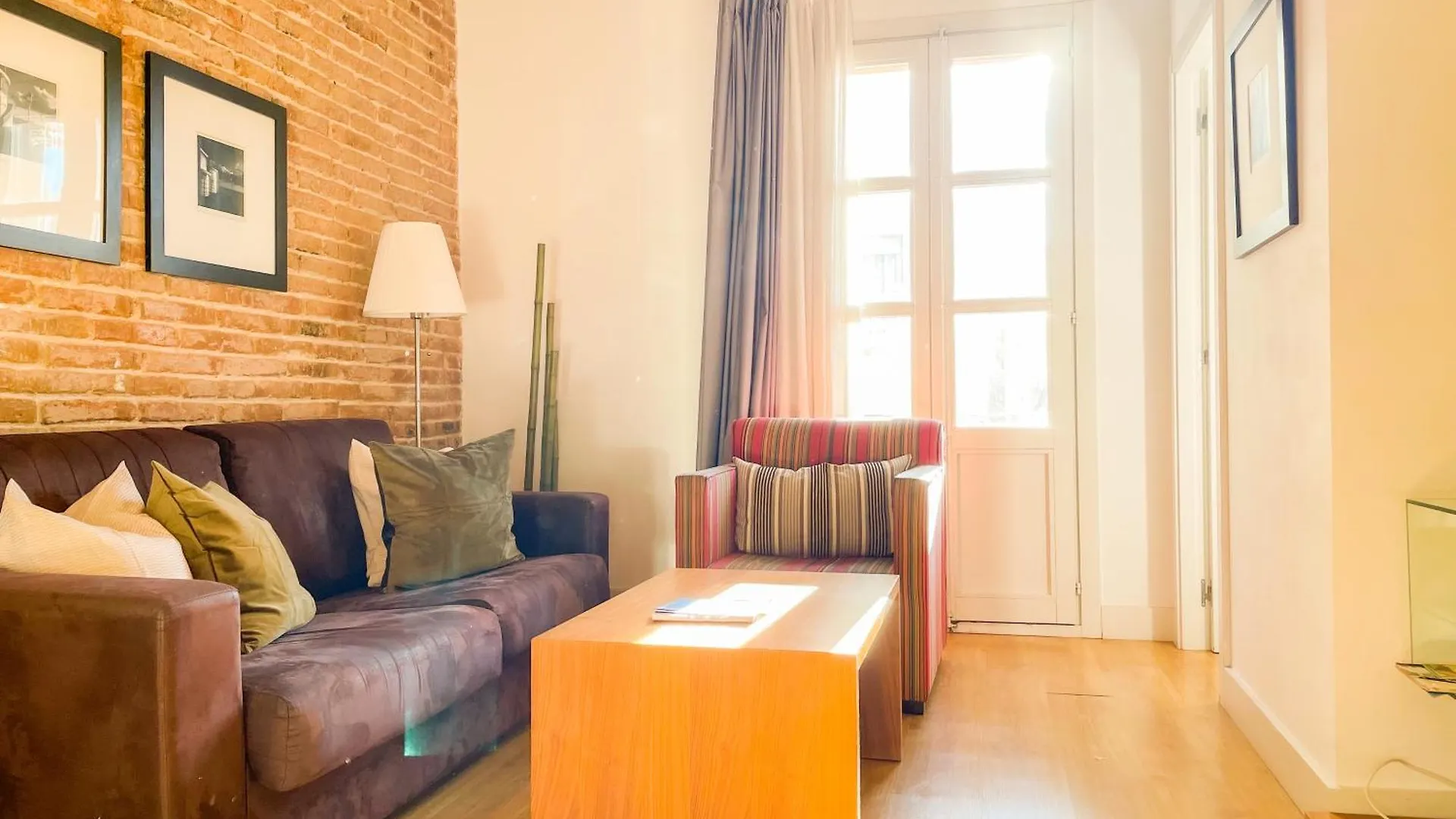 Boutique Pare Lainez- 2 Bedroom Sagrada Famlia With Balcony Barcelona