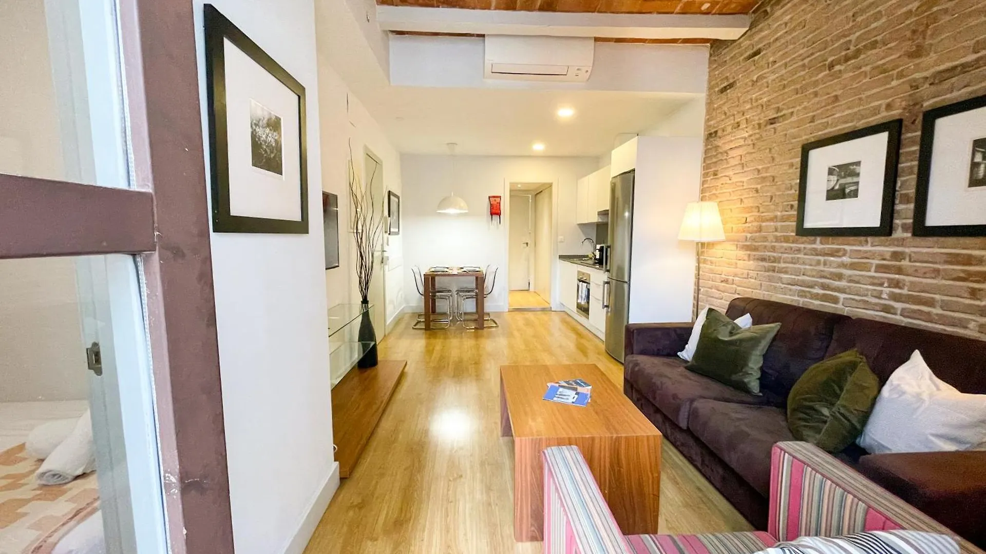 Boutique Pare Lainez- 2 Bedroom Sagrada Famlia With Balcony Barcelona 0*,  Spain