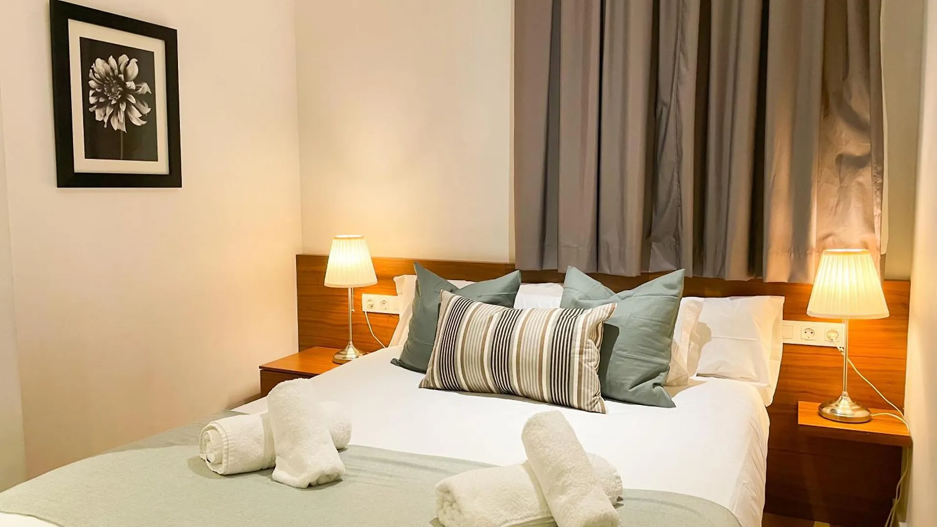 Boutique Pare Lainez- 2 Bedroom Sagrada Famlia With Balcony Barcelona 0*,  Spain